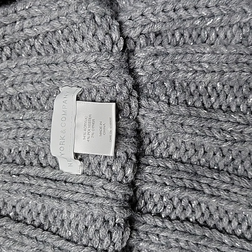 Gray shoulder shawl